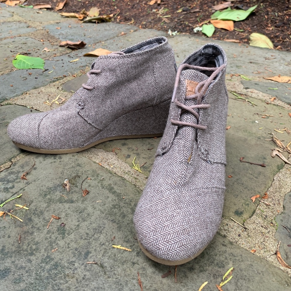 TOMS Brown Tweed Wedge Booties 7